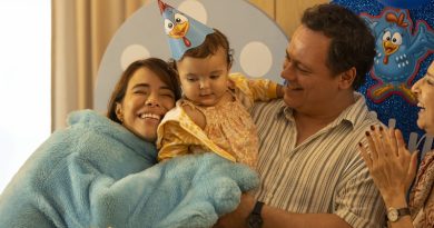 Miá Mello libera trailer do novo filme “Mãe Fora da Caixa” Miá Mello libera trailer do novo filme “Mãe Fora da Caixa”