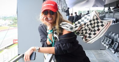 Adriane Galisteu assina collab de lenços com a Scarf Me