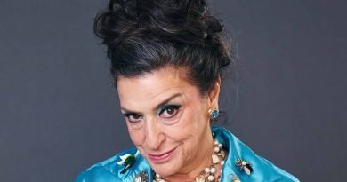 Grace Gianoukas faz curta temporada de “Dora”, no Rio de Janeiro Grace Gianoukas faz curta temporada de “Dora”, no Rio de Janeiro