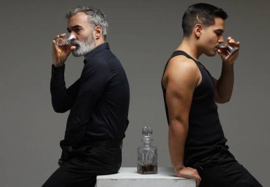 Com Bruno Gadiol e Alexandre Acquiste, “Quarto 2107” retorna aos palcos para 2ª temporada Com Bruno Gadiol e Alexandre Acquiste, “Quarto 2107” retorna aos palcos para 2ª temporada