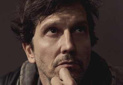 Vladimir Brichta estreia solo “O Menor Palco do Mundo” no Teatro Vivo Vladimir Brichta estreia solo “O Menor Palco do Mundo” no Teatro Vivo